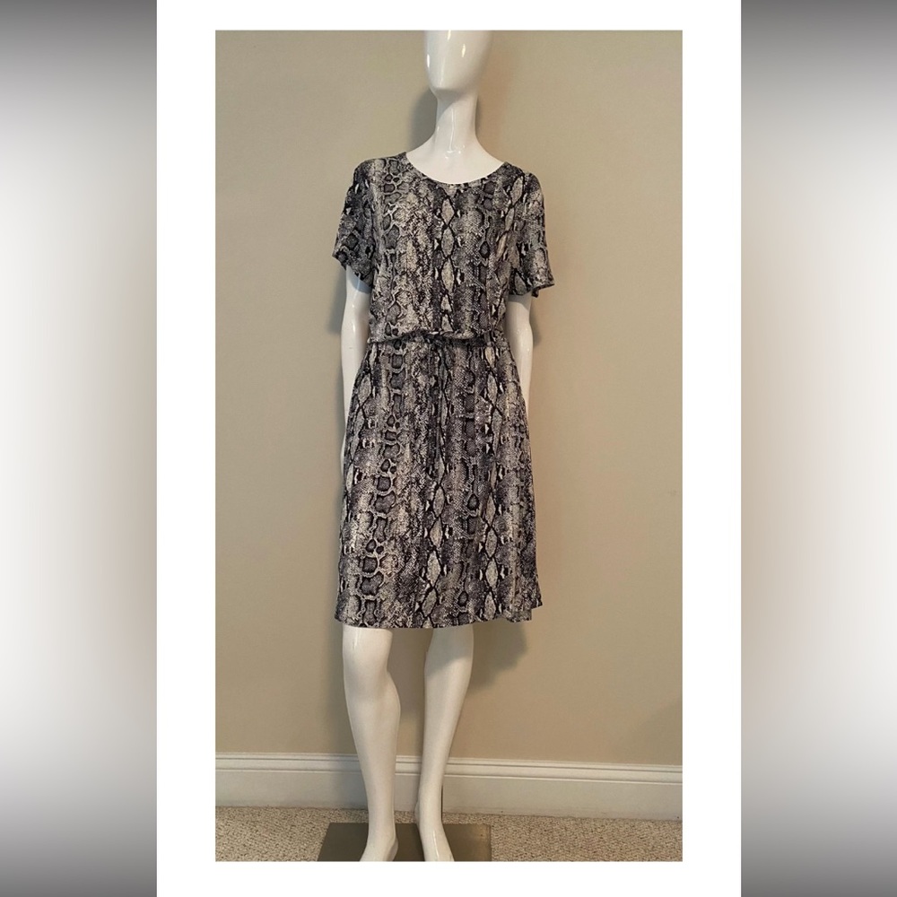 Snakeskin stretchy drawstring dress